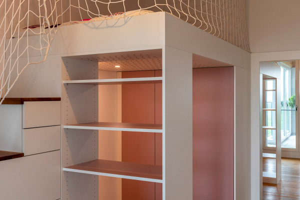 easyschrank schlafen Bett mit Nachttisch Klappbett 2022 02 min